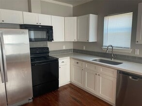 517 Atchison St in Sealy, TX - Foto de edificio - Building Photo