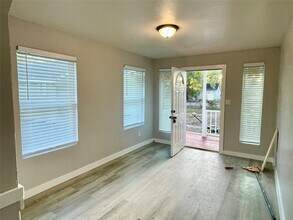 504 N 8th St in Richmond, TX - Foto de edificio - Building Photo