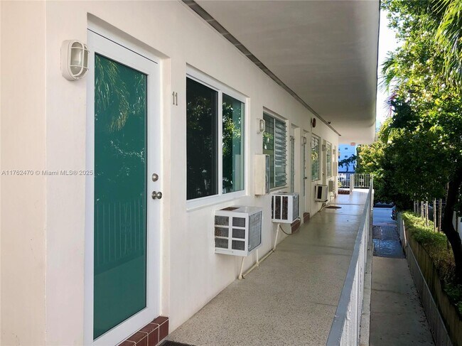 1021 Michigan Ave in Miami Beach, FL - Building Photo - Building Photo