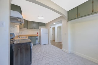 318 Newton St in South Hadley, MA - Building Photo - Building Photo