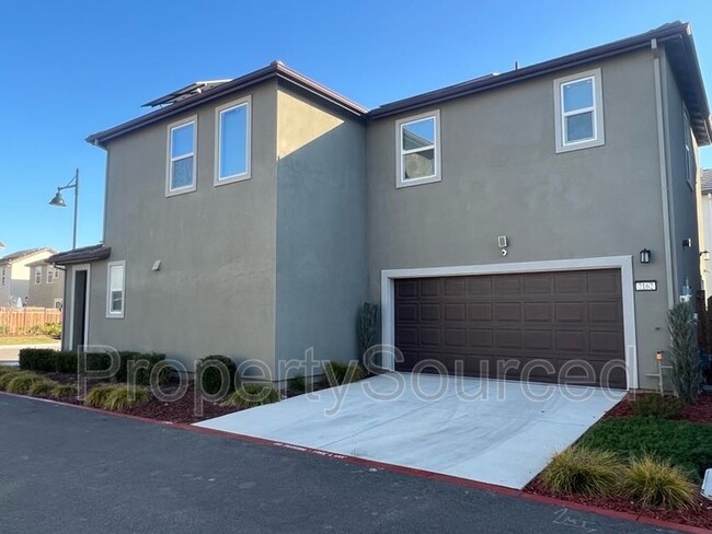 2162 Daimler St in Lathrop, CA - Building Photo - Building Photo