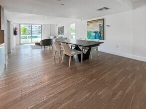 1025 92nd St in Bay Harbor Islands, FL - Foto de edificio - Building Photo