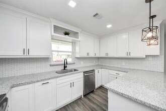 7710 Caddo Rd in Houston, TX - Building Photo - Building Photo