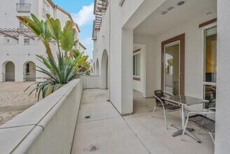 10665 Calle Mar De Mariposa in San Diego, CA - Building Photo - Building Photo