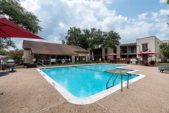 Madeira Apartments in Waco, TX - Building Photo - Building Photo