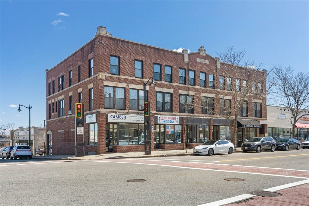 648 Washington St in Norwood, MA - Building Photo