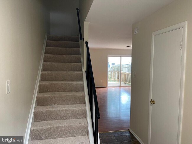 property at 1664 Yorktown Ct