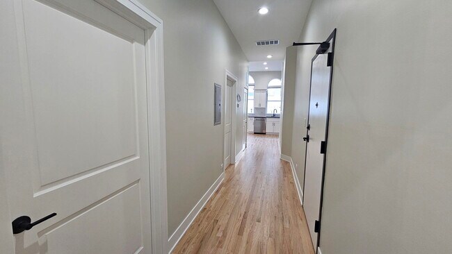 4437 N Broadway in Chicago, IL - Building Photo - Building Photo
