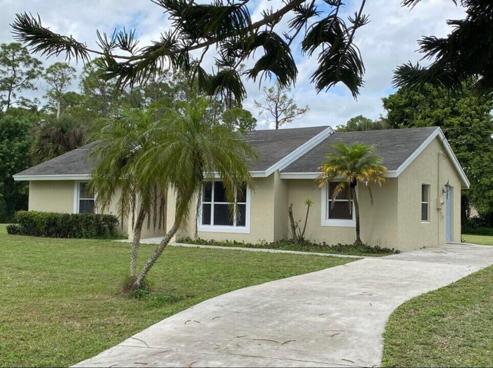 17067 89th Pl N in The Acreage, FL - Building Photo