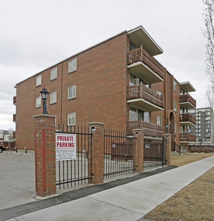 1417 7th Ave NW in Calgary, AB - Building Photo