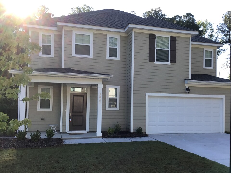 3025 Day Flower Dr in Clayton, NC - Building Photo