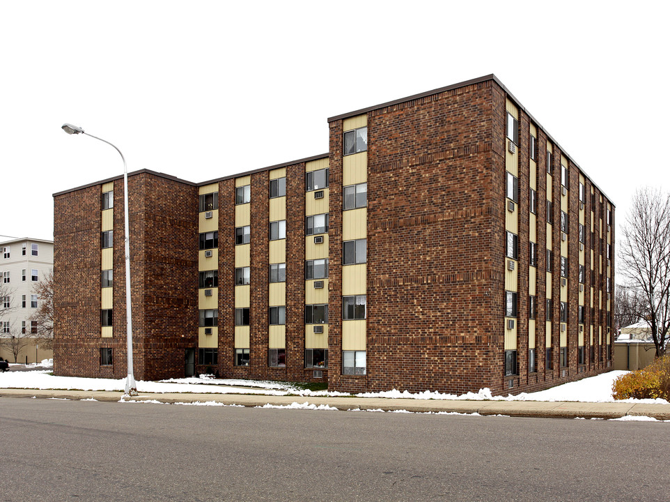 Woodmere Apartments in Buffalo, MN - Building Photo