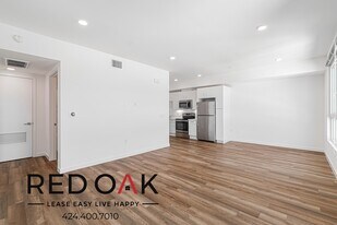 1860 N Western Ave in Los Angeles, CA - Building Photo
