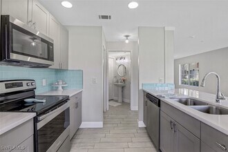 9465 Ivy Brook Run in Ft. Myers, FL - Building Photo - Building Photo