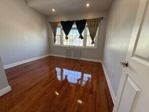 18 W 49th St in Bayonne, NJ - Building Photo - Building Photo