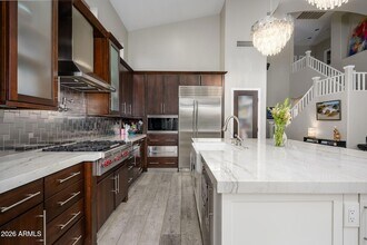 7743 E Nestling Way in Scottsdale, AZ - Foto de edificio - Building Photo