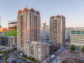 Regatta Riverview Residences in Cambridge, MA - Building Photo - Building Photo