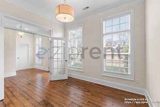 1025 N Sharon Amity Rd in Charlotte, NC - Building Photo - Building Photo