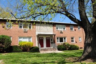 Convery Gardens in Perth Amboy, NJ - Building Photo