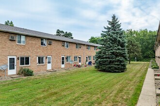 Chapel Street Town Homes in Louisville, OH - Building Photo - Building Photo