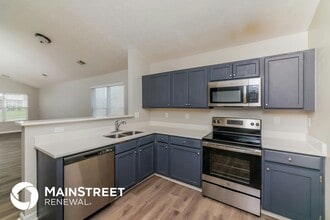 5817 Bannon Crossings Dr in Louisville, KY - Building Photo - Building Photo