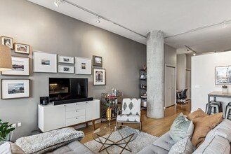 860 W Blackhawk St, Unit 304 in Chicago, IL - Foto de edificio - Building Photo