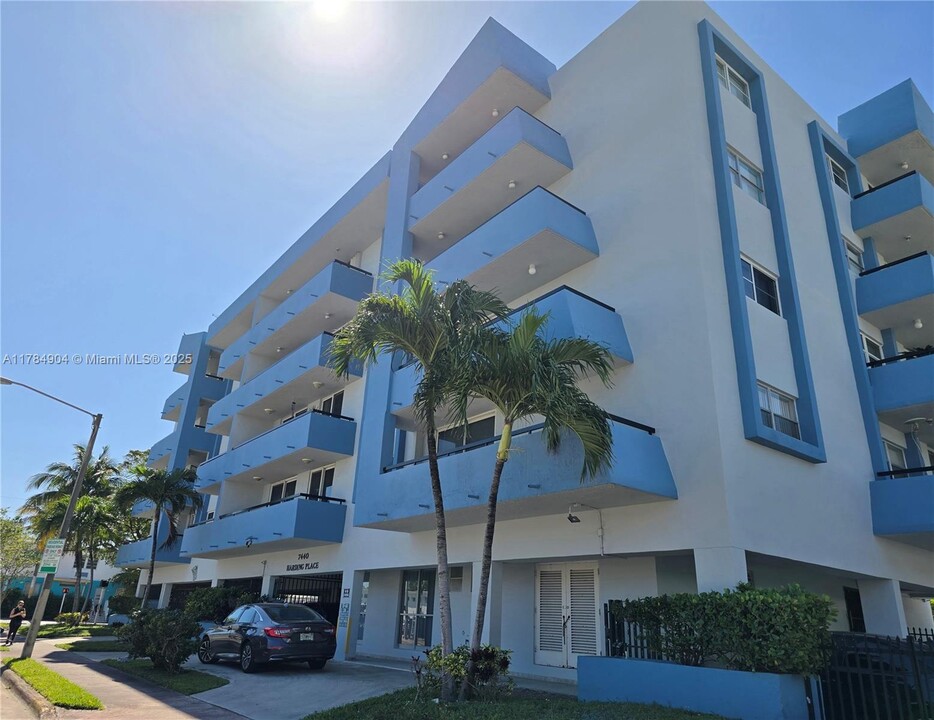 7440 Harding Ave in Miami Beach, FL - Foto de edificio
