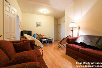 73 Thatcher St, Unit 5 in Brookline, MA - Foto de edificio - Building Photo