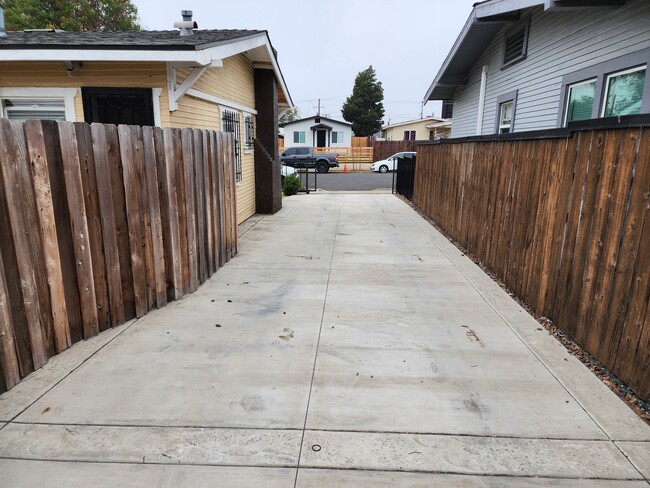 225 Southlook Ave in San Diego, CA - Building Photo - Building Photo