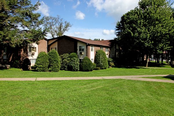 Fairview Gardens in Kingston, NY - Foto de edificio - Building Photo