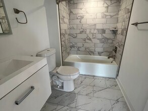 5128 Spruce St, Unit Unt 3 in Philadelphia, PA - Building Photo - Building Photo