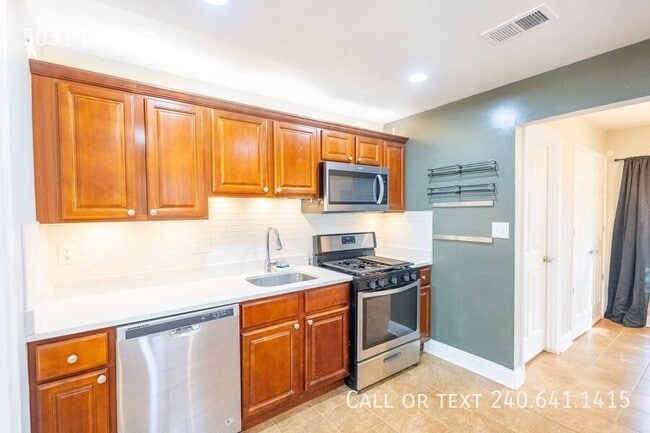 5031 Emo St in Capitol Heights, MD - Building Photo - Building Photo