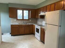38 Warner St, Unit Seville Duplex in Seville, OH - Building Photo