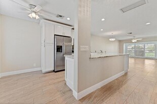 13745 Flora Pl, Unit 04F in Delray Beach, FL - Building Photo