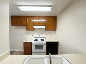 360 N San Antonio Ave in Upland, CA - Foto de edificio - Building Photo