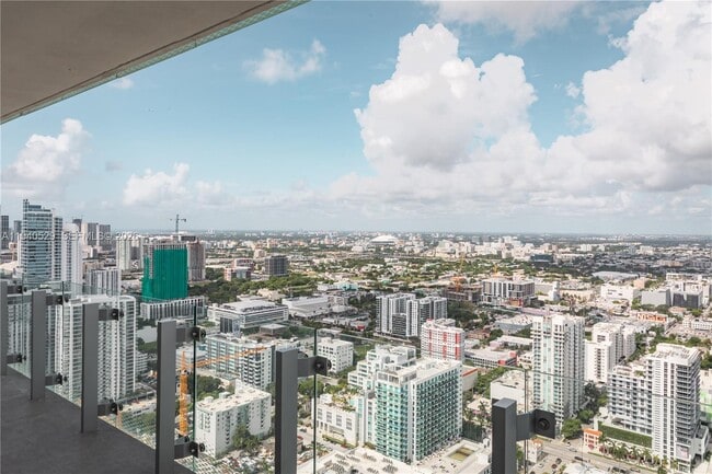 700 NE 26th Ter, Unit 4403 in Miami, FL - Foto de edificio - Building Photo