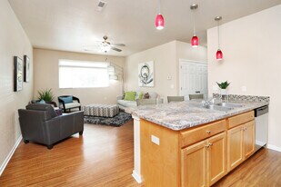 916 Kearney St in Manhattan, KS - Building Photo