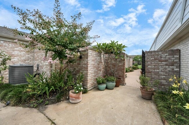 4 Tiffany Square in Sugar Land, TX - Building Photo - Building Photo