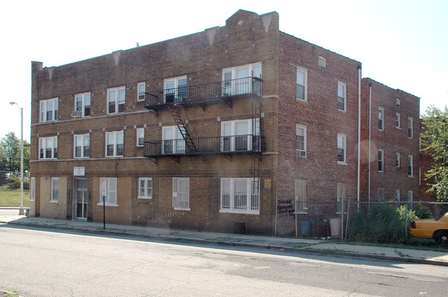 Ampere Apartment Plaza in East Orange, NJ - Building Photo - Building Photo