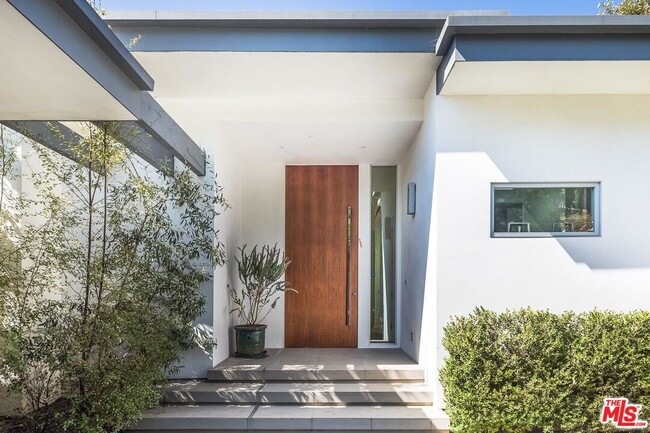 1355 Devlin Dr in Los Angeles, CA - Building Photo - Building Photo
