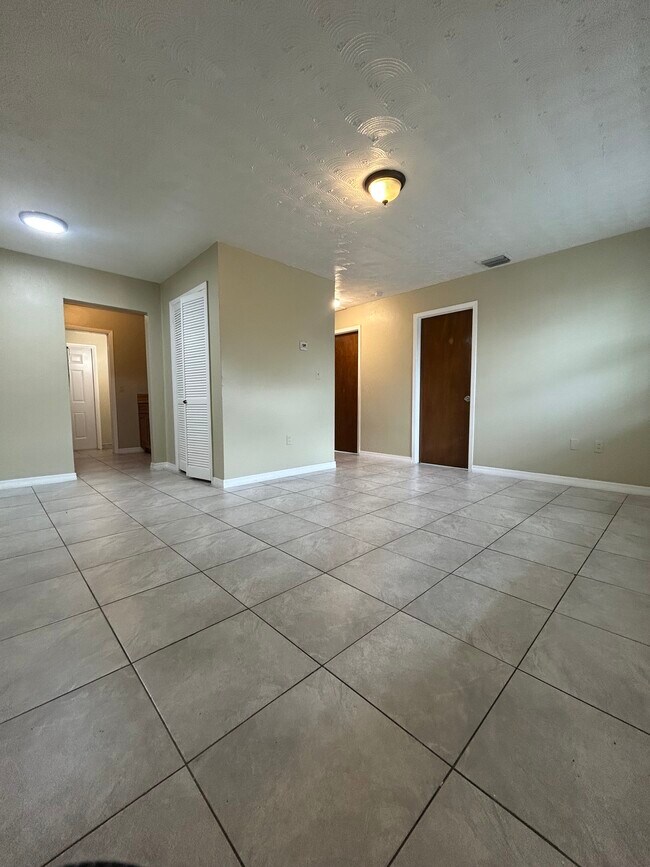 1209 W Avenue A, Unit 2 in Belle Glade, FL - Building Photo - Building Photo