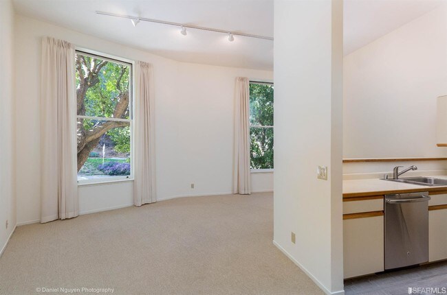 355 Buena Vista Ave E-Unit -201W in San Francisco, CA - Foto de edificio - Building Photo
