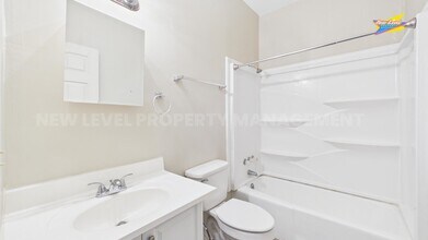 352 N Holyoke Pl in Wichita, KS - Building Photo - Building Photo