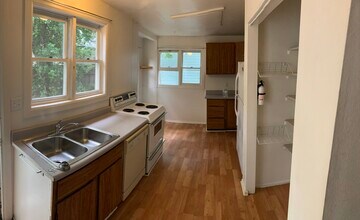 2420 Mapleton Ave in Boulder, CO - Foto de edificio - Building Photo