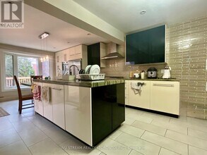 260 Fisherville Rd in Toronto, ON - Building Photo - Building Photo