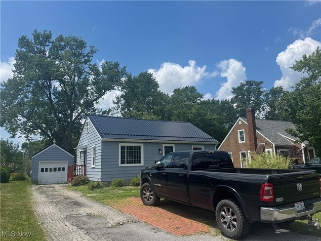 property at 7030 Glenwood Ave
