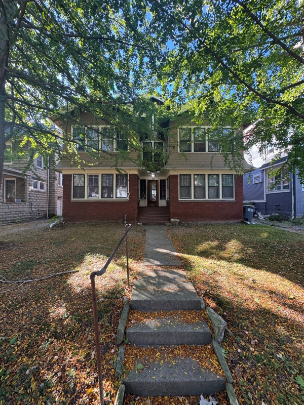 property at 405 Victoria Pl