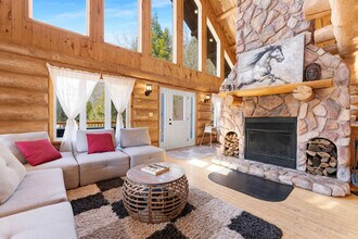 20 Rue Blais in Val-des-monts, QC - Building Photo - Building Photo