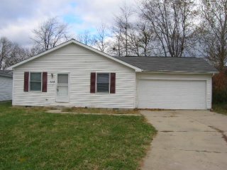 9248 E 39th Pl in Indianapolis, IN - Foto de edificio