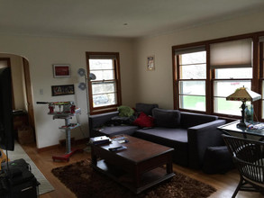 2310 N Menomonee River Pkwy in Wauwatosa, WI - Foto de edificio - Building Photo